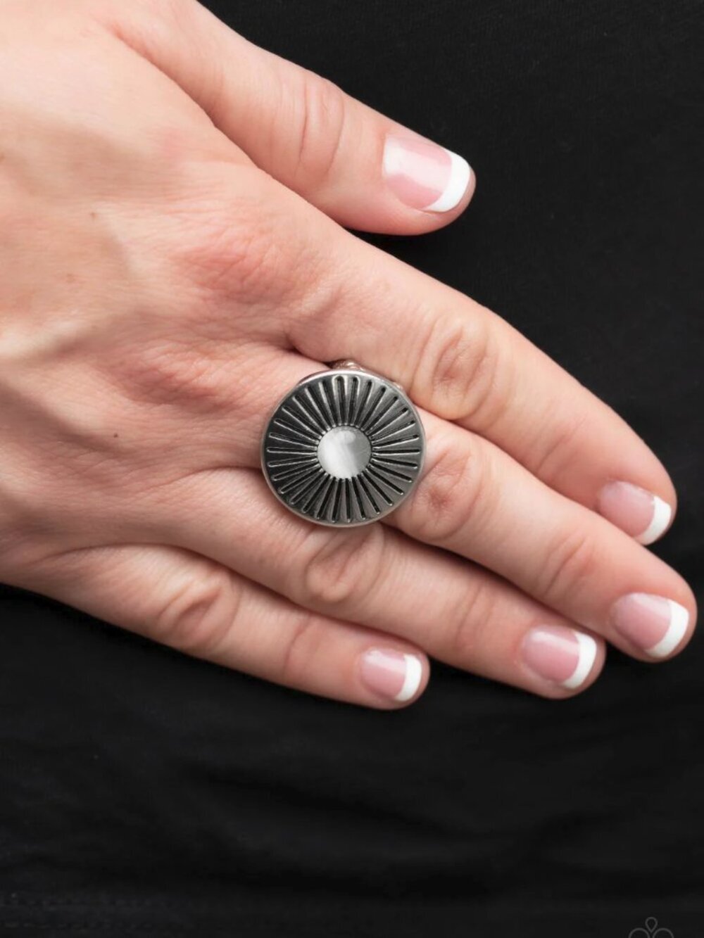 Paparazzi Jewelry Accessories - Everglade Eden - White  Ring - Vintage
